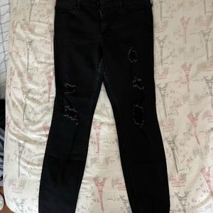 Selling these hollister jeans they are brand new did not fit